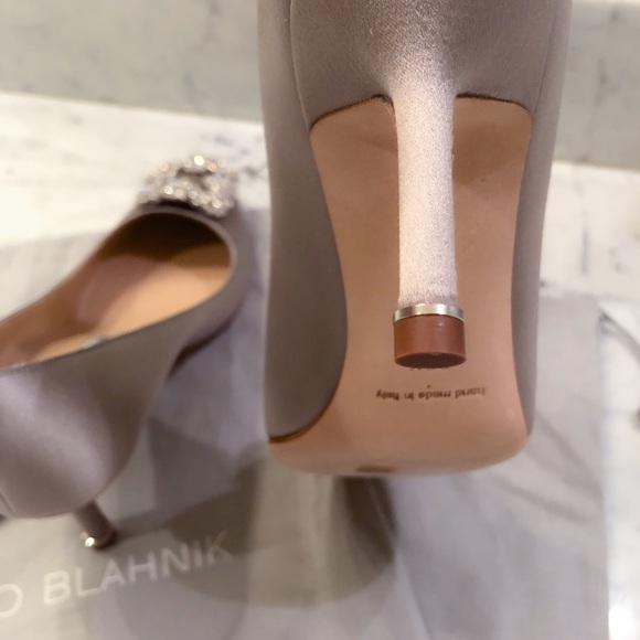 NWOT✨Manolo Blahnik Hangisi 70mm Satin Grey Pumps - Picture 5 of 8